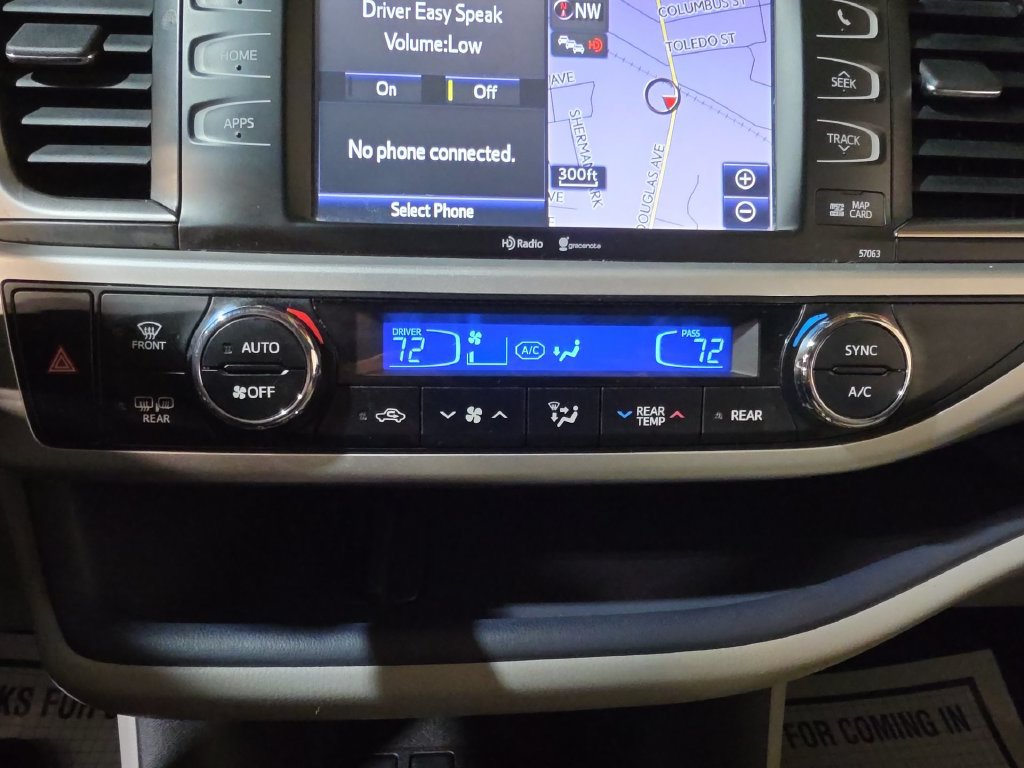 Used 2015 Toyota Highlander XLE AWD/4WD image 17