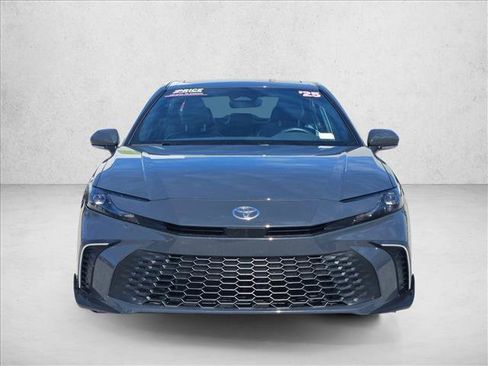 Used 2025 Toyota Camry SE image 2