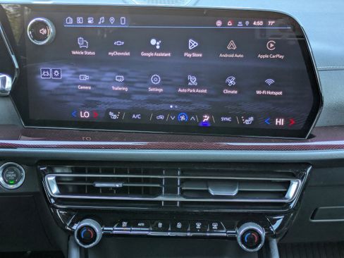 New 2026 Chevrolet Traverse Z71 w/ Enhanced Driving Package AWD/4WD image 5