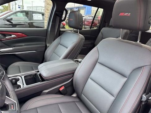 Used 2025 Chevrolet Traverse Z71 w/ Driver Confidence Package image 16
