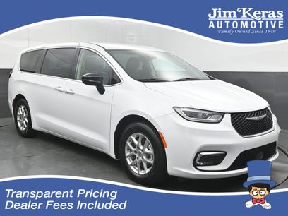 Used 2024 Chrysler Pacifica Touring-L