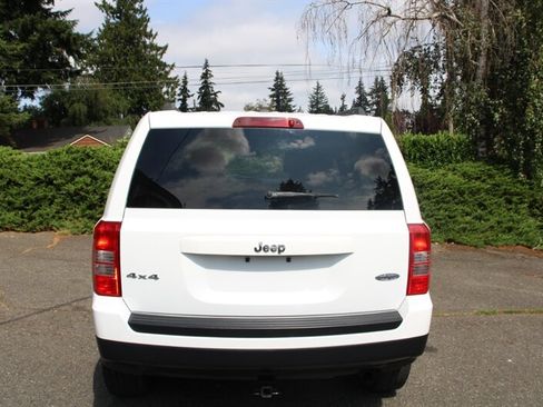 Used 2015 Jeep Patriot High Altitude AWD/4WD image 11