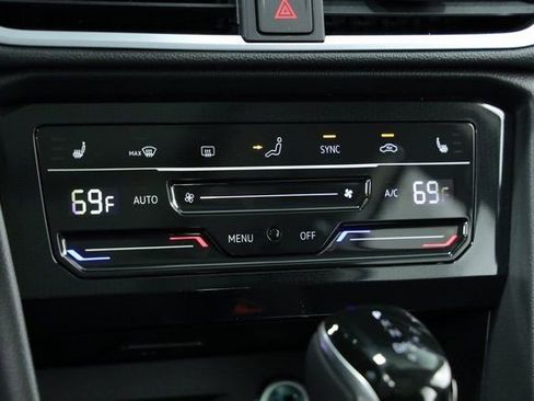 New 2025 Volkswagen Taos SE image 19