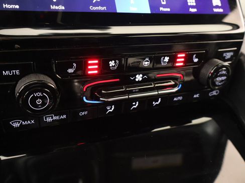 Used 2024 Jeep Grand Cherokee L Limited w/ Luxury Tech Group II AWD/4WD image 8