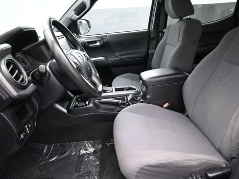 Used 2018 Toyota Tacoma TRD Sport w/ Technology Package image 11