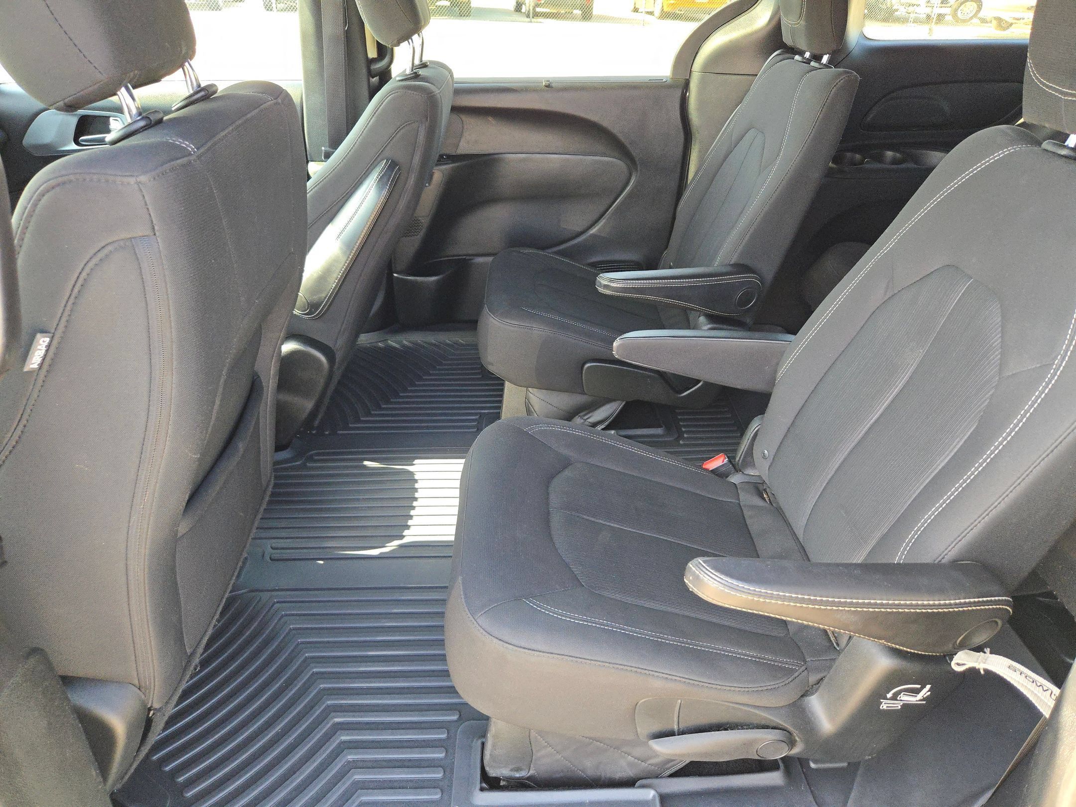 Used 2018 Chrysler Pacifica Touring Plus w/ S Appearance Package FWD image 13