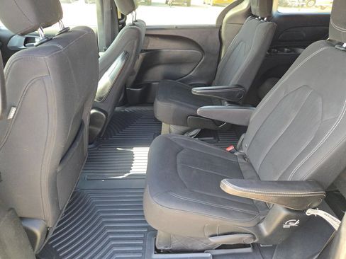 Used 2018 Chrysler Pacifica Touring Plus w/ S Appearance Package FWD image 13