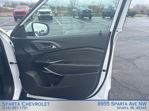 Used 2025 Chevrolet Trax LT w/ Driver Confidence Package image 18