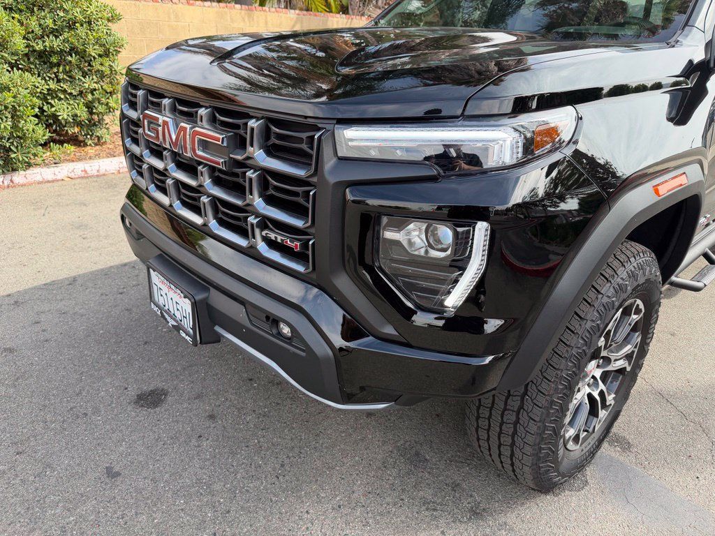 Used 2025 GMC Canyon AT4 AWD/4WD image 4