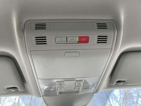 Used 2022 Volkswagen Taos SEL image 33