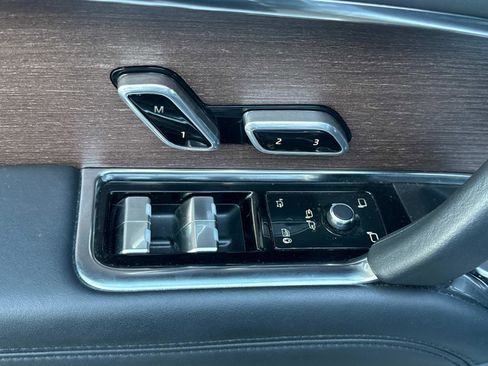 Certified 2024 Land Rover Range Rover Long Wheelbase SE image 19