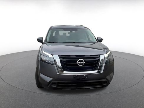 Used 2025 Nissan Pathfinder SV image 4