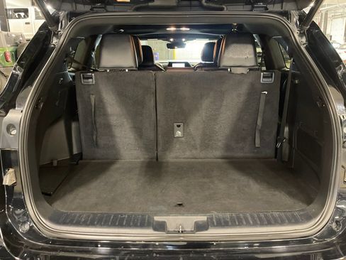 Used 2023 Toyota Highlander XSE FWD image 18