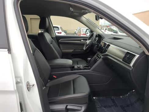 Used 2023 Volkswagen Atlas SE w/ Black Wheel Package image 33