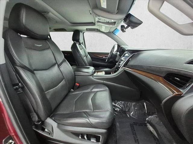 Used 2020 Cadillac Escalade ESV Premium Luxury AWD/4WD image 25