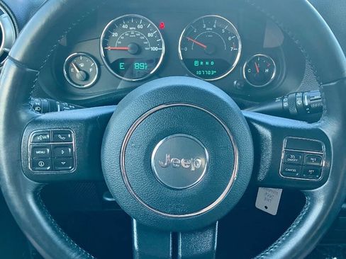 Used 2018 Jeep Wrangler Unlimited Sahara w/ Connectivity Group image 10