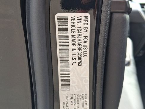 Used 2024 Jeep Grand Cherokee Laredo X image 25