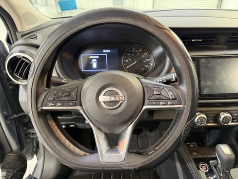 Used 2023 Nissan Kicks SV image 15