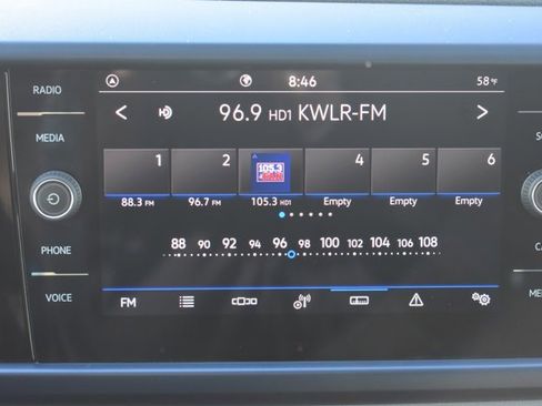 Used 2024 Volkswagen Taos SE FWD image 24