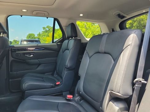 Used 2024 Honda Pilot Touring image 9