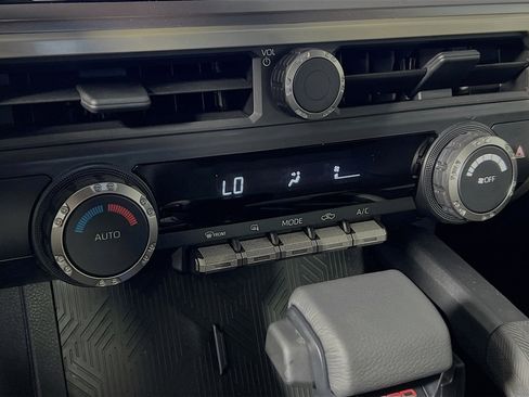 Used 2025 Toyota Tacoma TRD Sport image 27