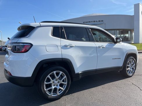 Used 2022 Jeep Compass Latitude image 43