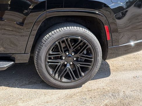 Used 2024 Jeep Wagoneer Series II w/ Convenience Group I image 12