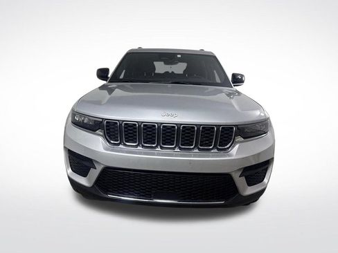 Used 2025 Jeep Grand Cherokee Laredo X w/ Luxury Tech Group I RWD image 18