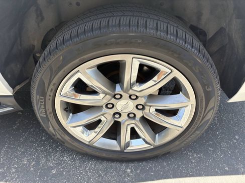 Used 2017 Chevrolet Suburban Premier RWD image 19