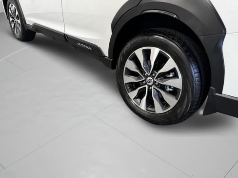 Used 2025 Subaru Outback Limited w/ Popular Package #2 AWD/4WD image 46