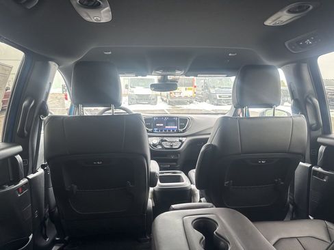 New 2026 Chrysler Pacifica Select image 39