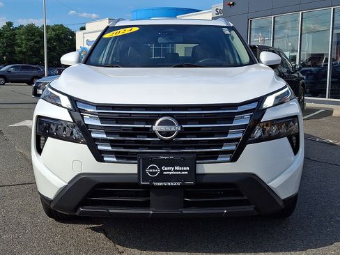 Used 2024 Nissan Rogue SV w/ SV Premium Package AWD/4WD image 2