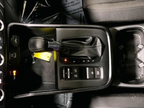 Used 2025 Honda CR-V LX image 41