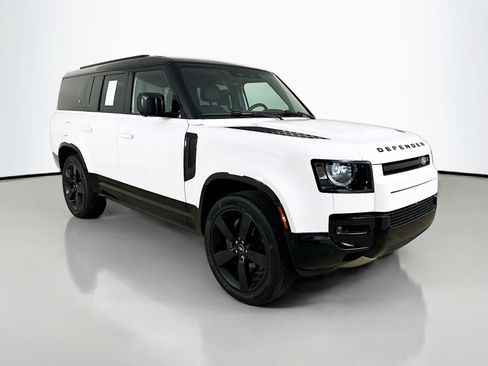 Used 2024 Land Rover Defender 130 X-Dynamic SE AWD/4WD image 3