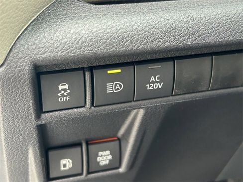 Used 2026 Toyota Sienna Limited image 32