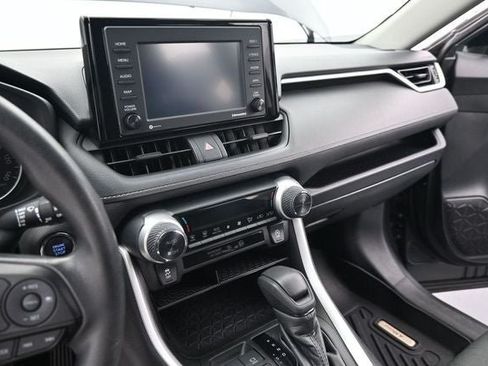 Used 2021 Toyota RAV4 XLE AWD/4WD image 16