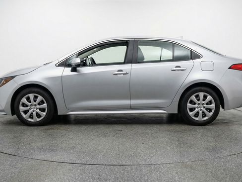 Used 2025 Toyota Corolla LE FWD image 5