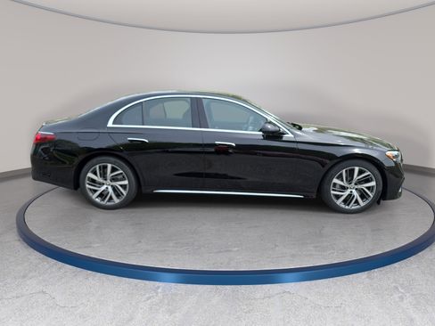 New 2026 Mercedes-Benz E 450 4MATIC Sedan image 4
