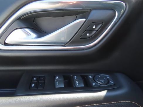 Used 2023 GMC Yukon AT4 w/ AT4 Premium Package AWD/4WD image 13