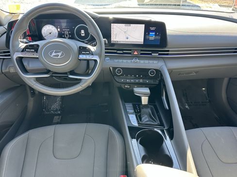Used 2024 Hyundai Elantra SEL w/ Convenience Package image 24