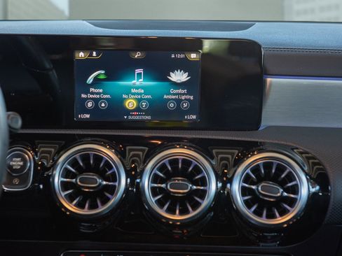 Used 2022 Mercedes-Benz CLA 250 image 23