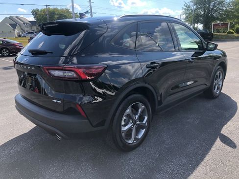 Used 2025 Ford Escape ST-Line w/ Cold Weather Package image 5