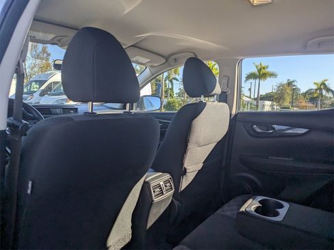 Used 2018 Nissan Rogue Sport SV image 19