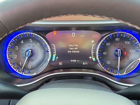 Used 2024 Chrysler Pacifica Touring-L image 28