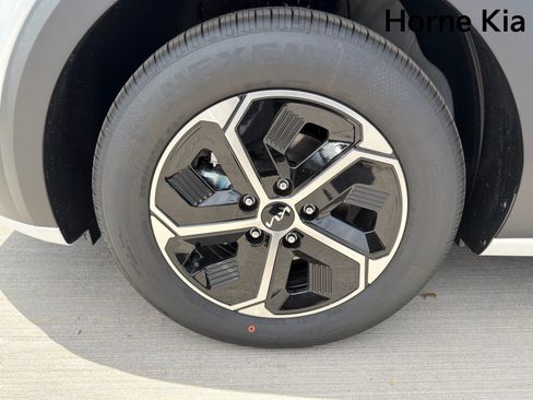 New 2026 Kia Niro LX FWD image 8
