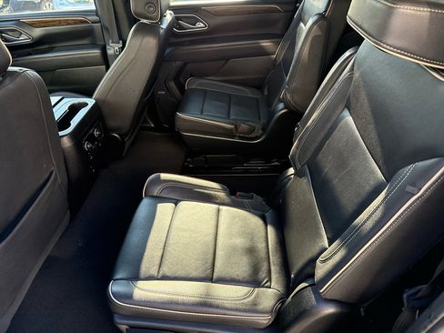 Used 2023 Chevrolet Suburban Premier image 13