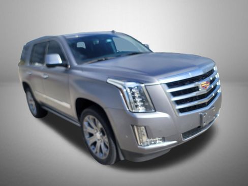 Used 2019 Cadillac Escalade Premium Luxury AWD/4WD image 2