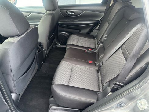 Used 2019 Nissan Rogue SV image 9