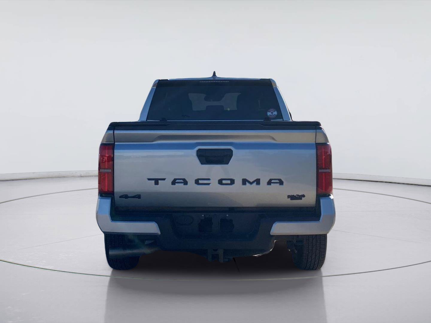 Used 2025 Toyota Tacoma SR5 AWD/4WD image 4