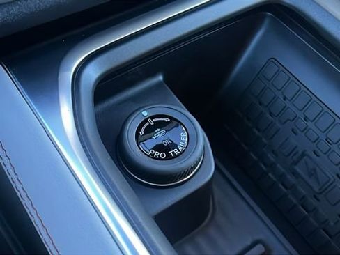 New 2025 Ford Expedition Active image 28